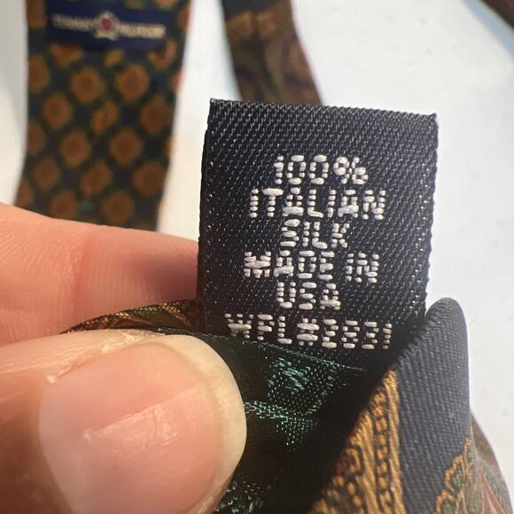 Tommy Hilfiger Men's Necktie 100% Silk Tie Dark Blue Medallion Print - Picture 3 of 5